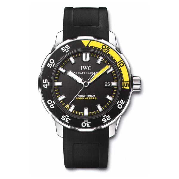 en acier fin avec bracelet en caoutchouc noir IW356810